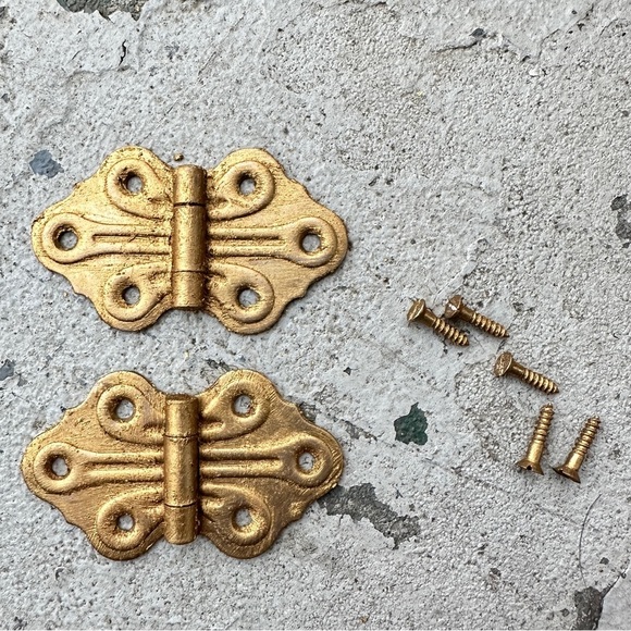 Gilded Gold Ornamental Butterfly Hinges - Picture 5 of 8